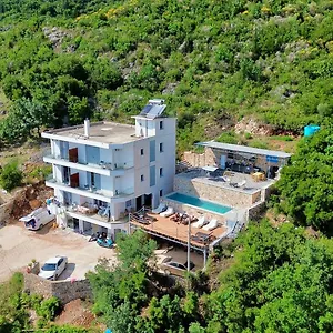 Ionian Pearl , Dhërmi Albanien